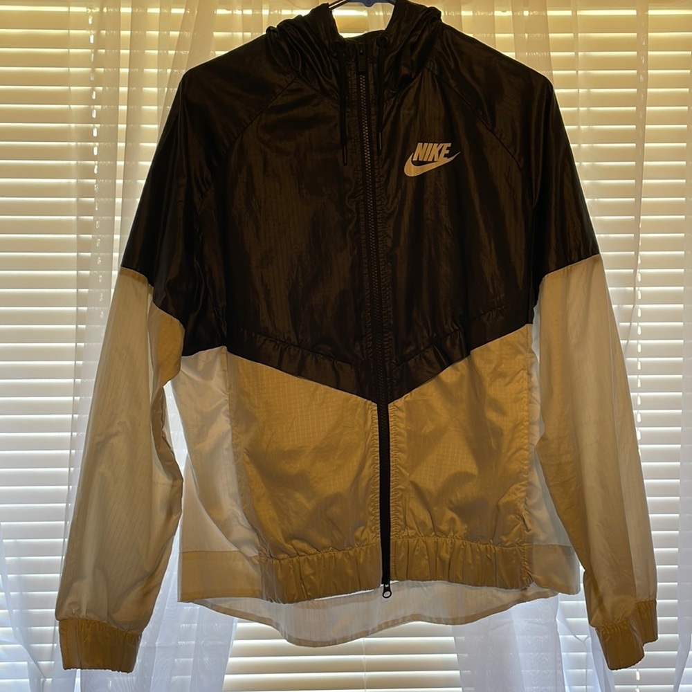 Nike windbreaker. Size large.
